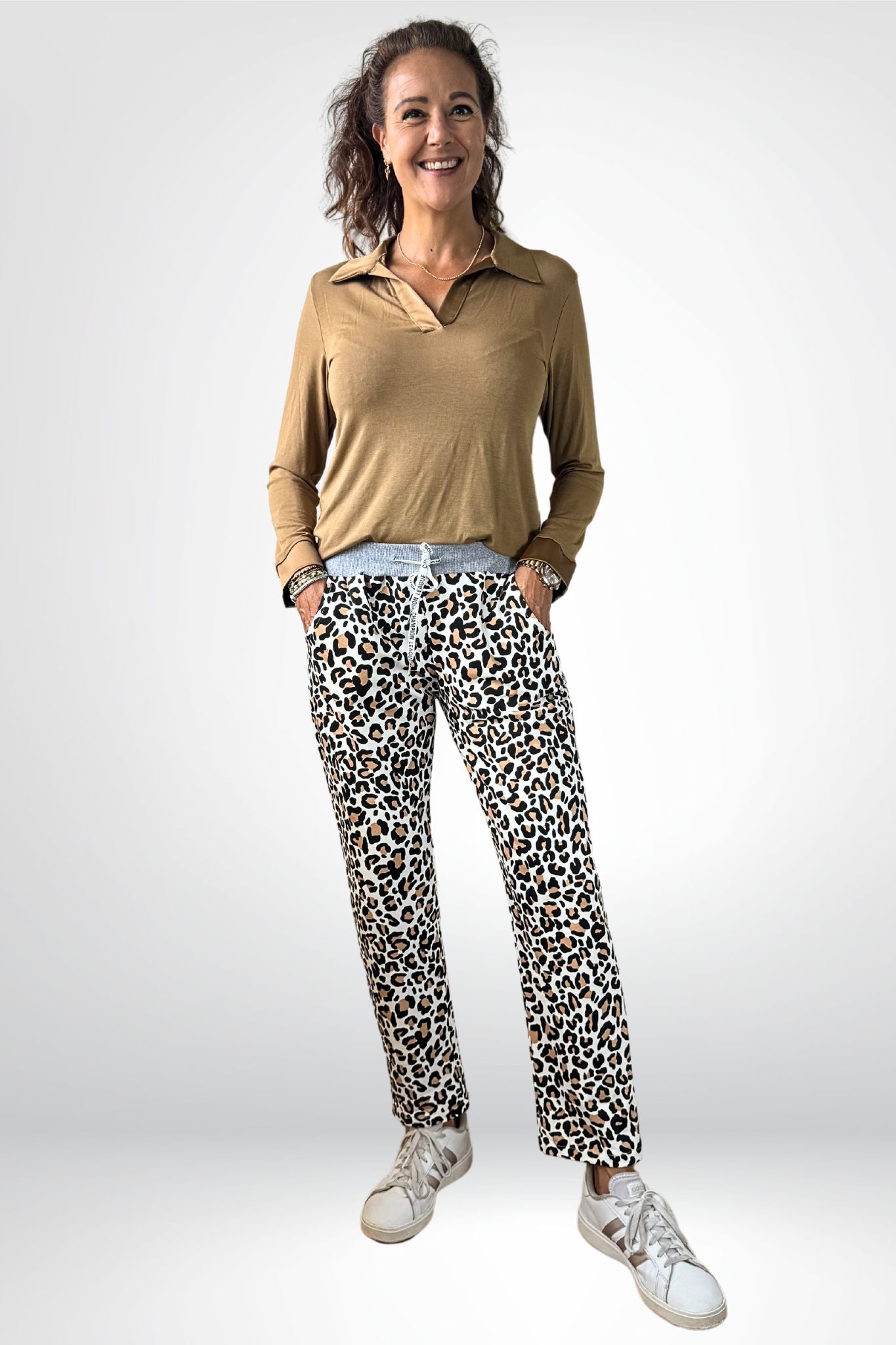 Loose fit jogger-pants met tijgerprintje