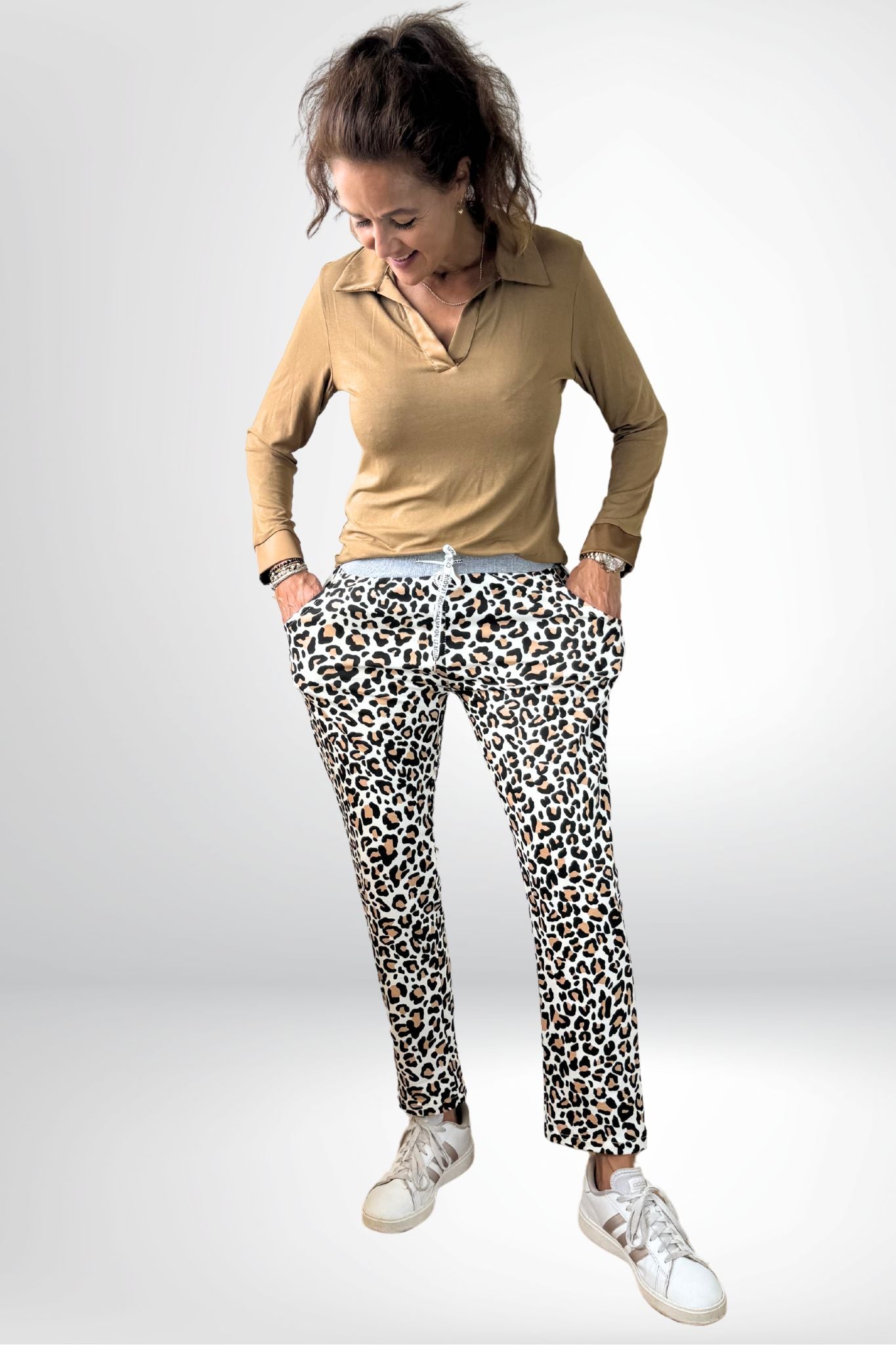 Loose fit jogger-pants met tijgerprintje