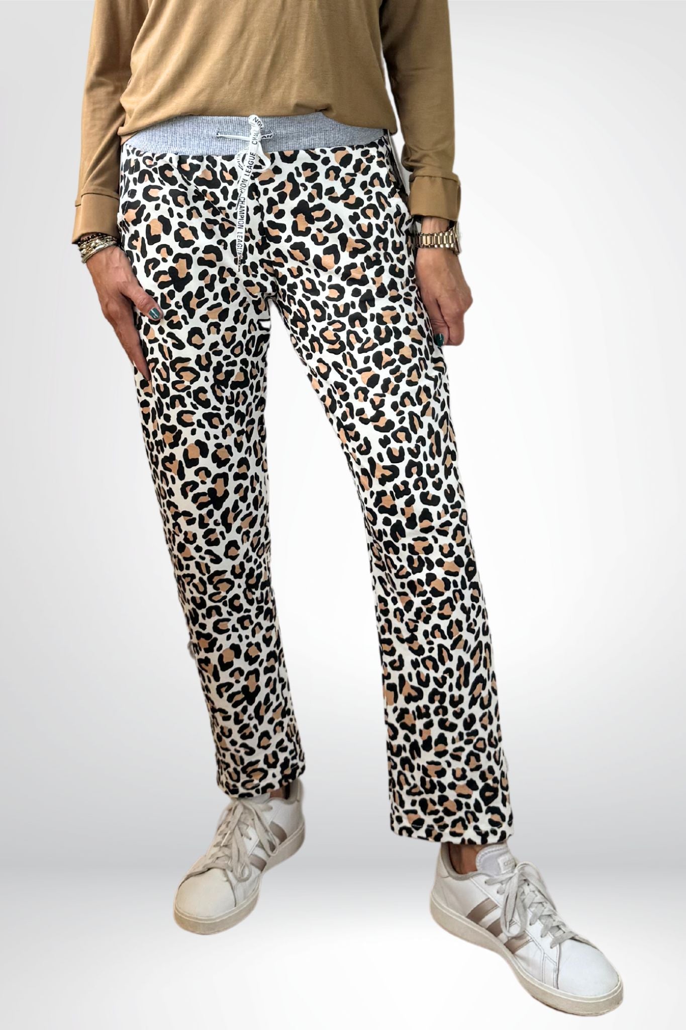 Loose fit jogger-pants met tijgerprintje